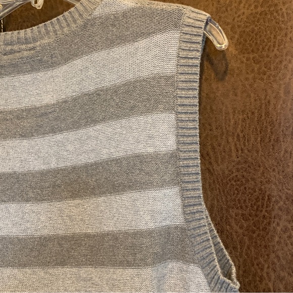 Grey Striped Sweater Vest  By American Eagle Outfitters Men’s Size M - Picture 8 of 15